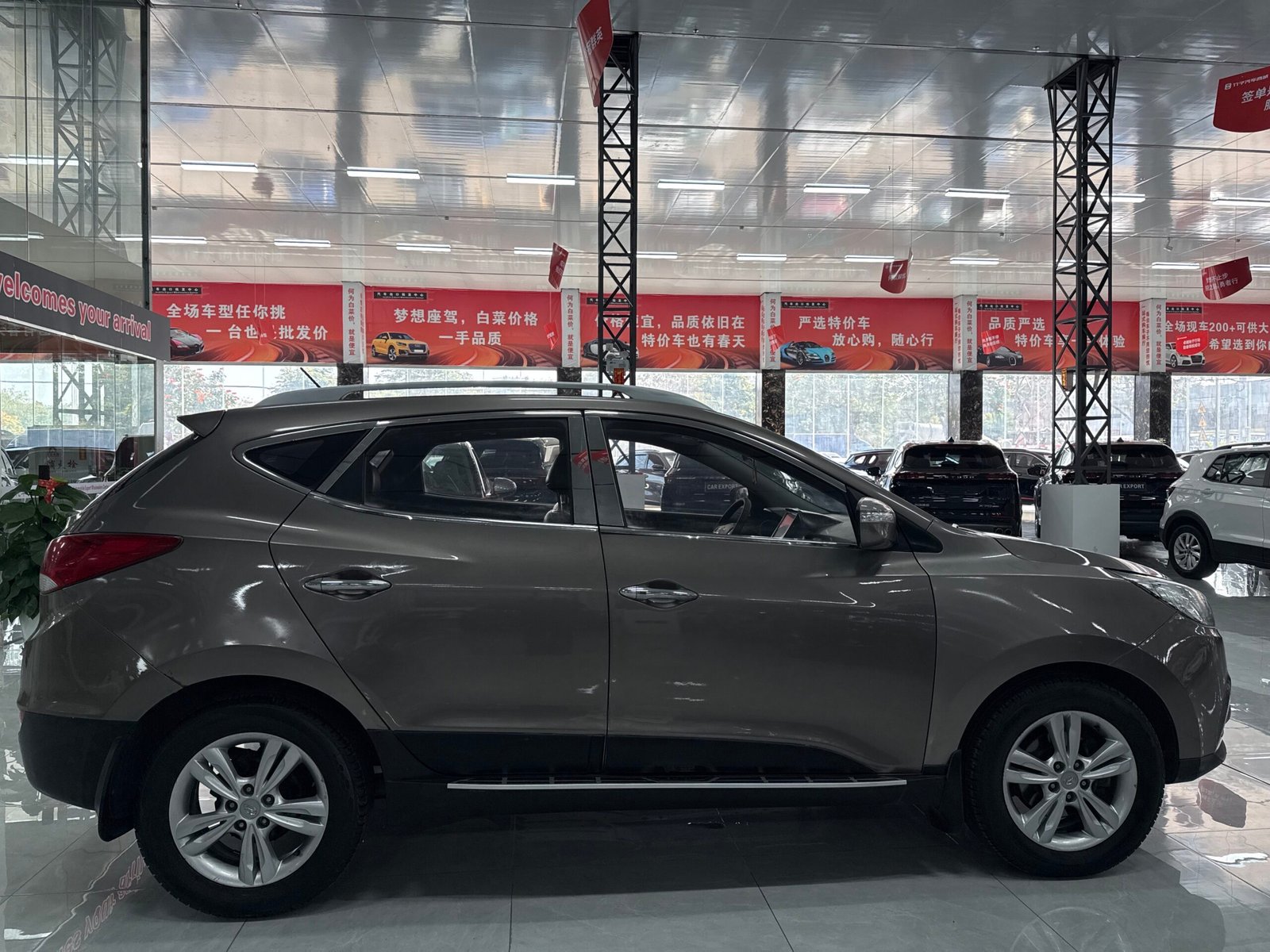 Hyundai ix35 2.0L 2011 Used Compact SUV (Gold) - Image 4