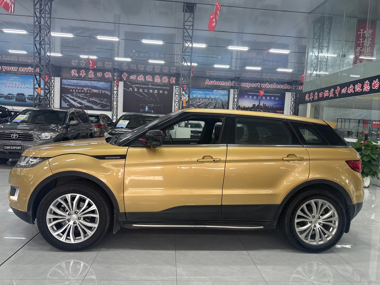 JMC Landwind X7 2.0L 2016 Used Compact SUV (Gold) - Image 4