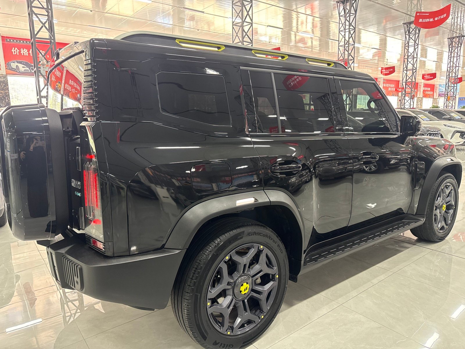 Jetour Shanhai T2 1.5T PHEV 2024 Used 5-Seater Mid-size SUV (Black) - Image 5