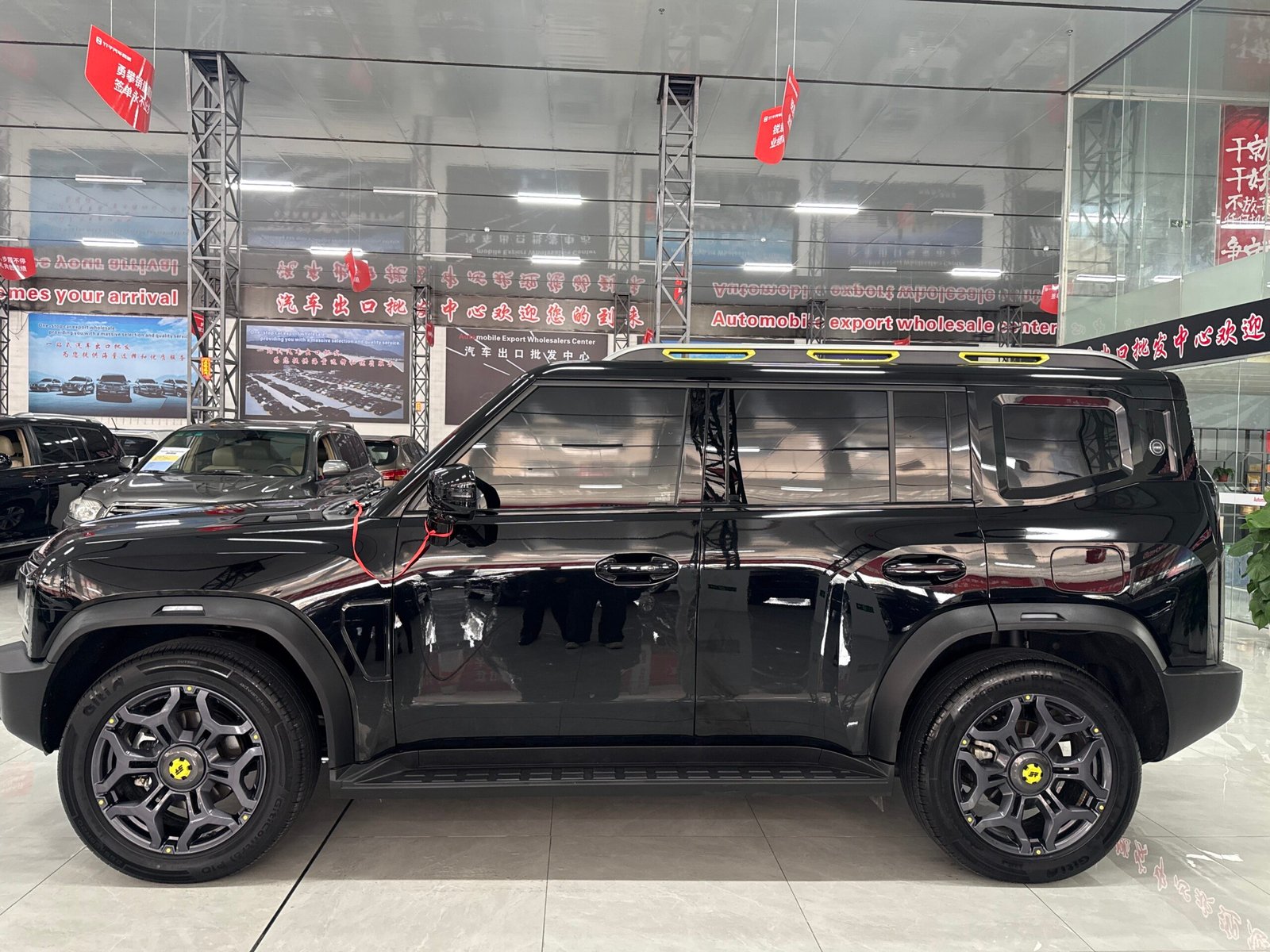 Jetour Shanhai T2 1.5T PHEV 2024 Used 5-Seater Mid-size SUV (Black) - Image 4