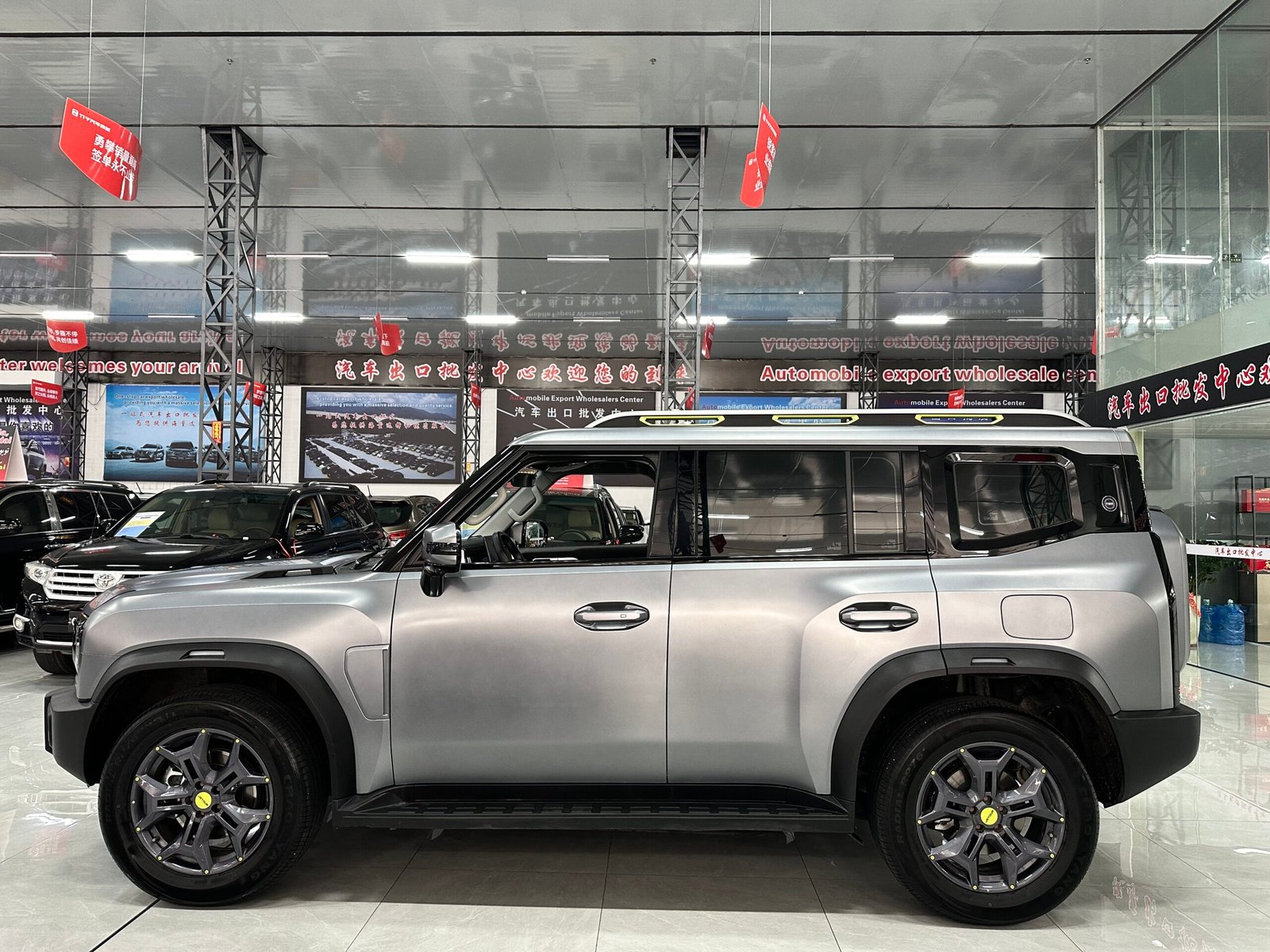 Jetour Traveler 2.0T 2024 Used Off-Road SUV (Gray) - Image 4