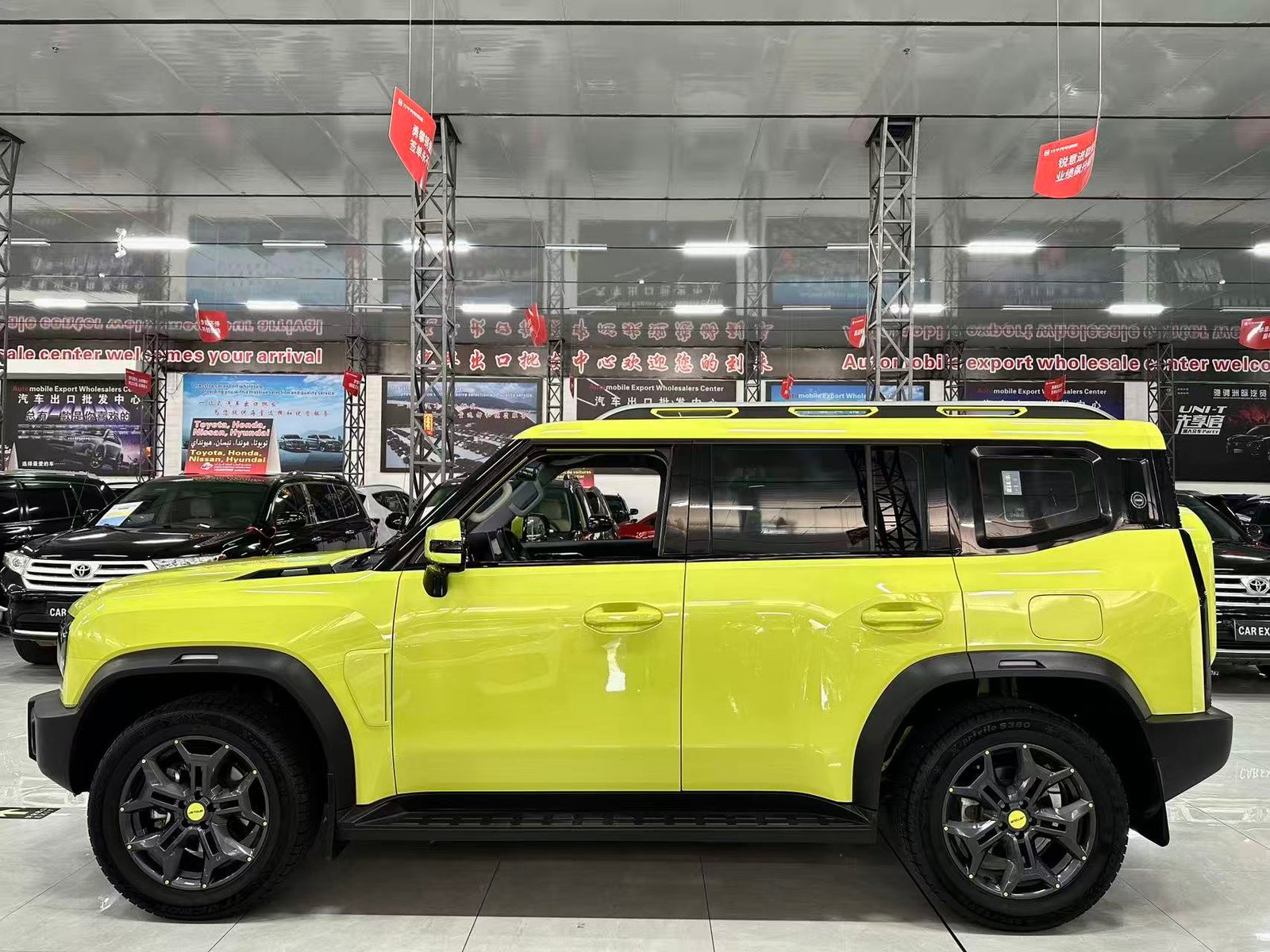 Jetour Traveller 2.0T 2023 Used Off-road SUV (Neon Green) - Image 4