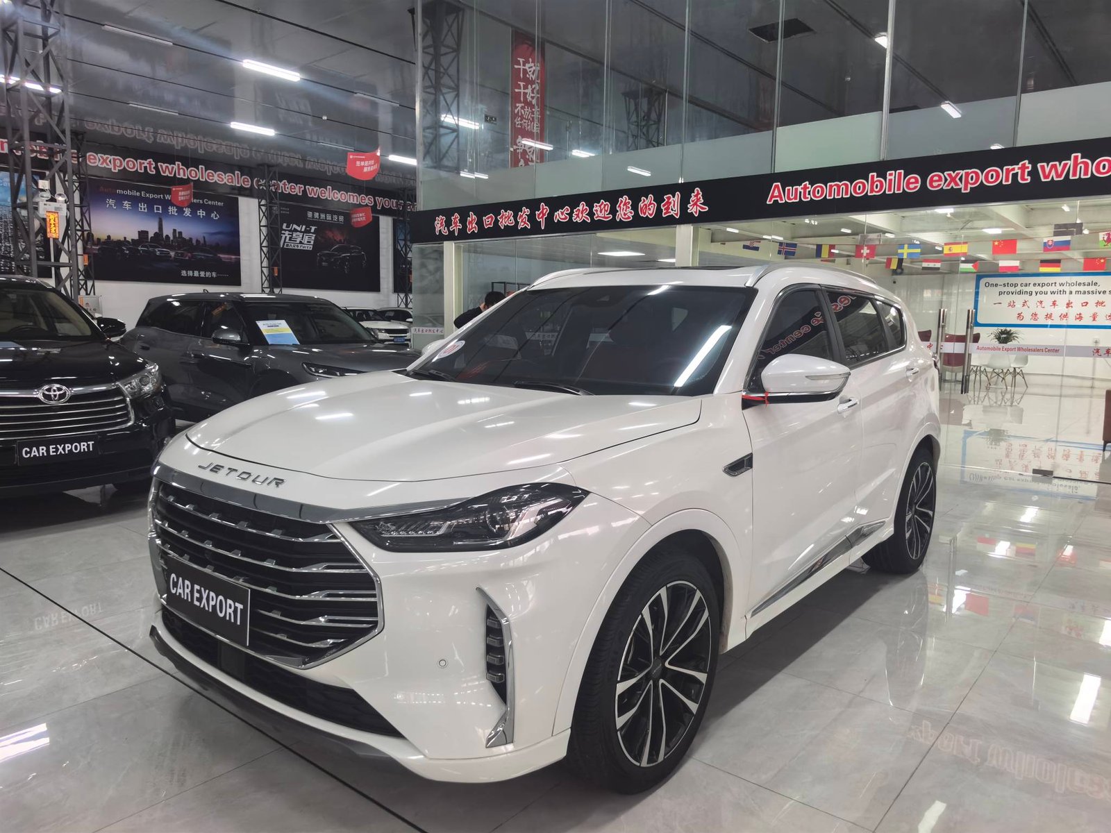 Jetour X70 1.6L 2020 Used Mid-size SUV (White, 7-Seater) - Image 3