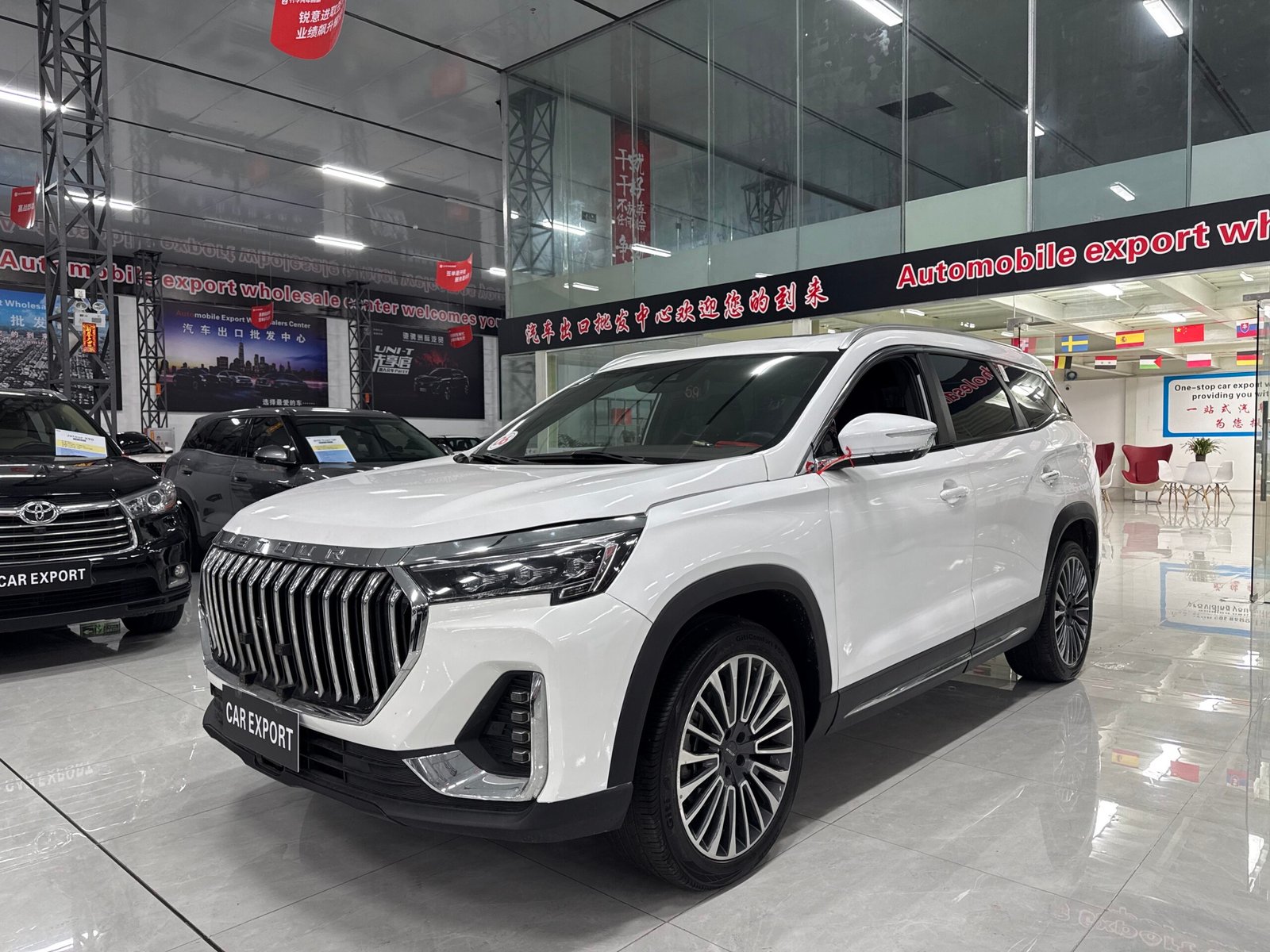 Jetour X90 Plus 2.0T 2022 Used Mid-size SUV (White) - Image 3