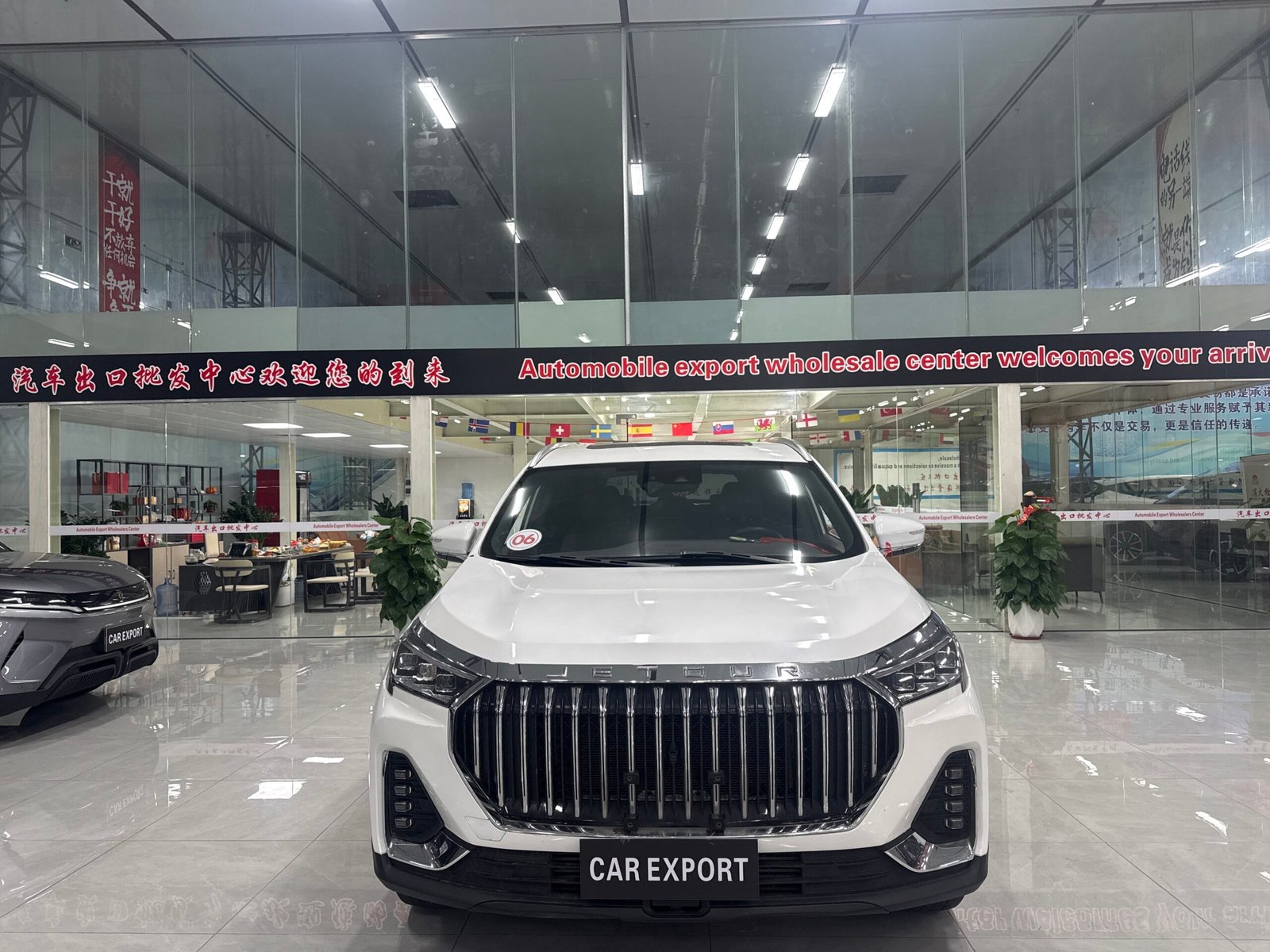 Jetour X90 Plus 2.0T 2022 Used Mid-size SUV (White)