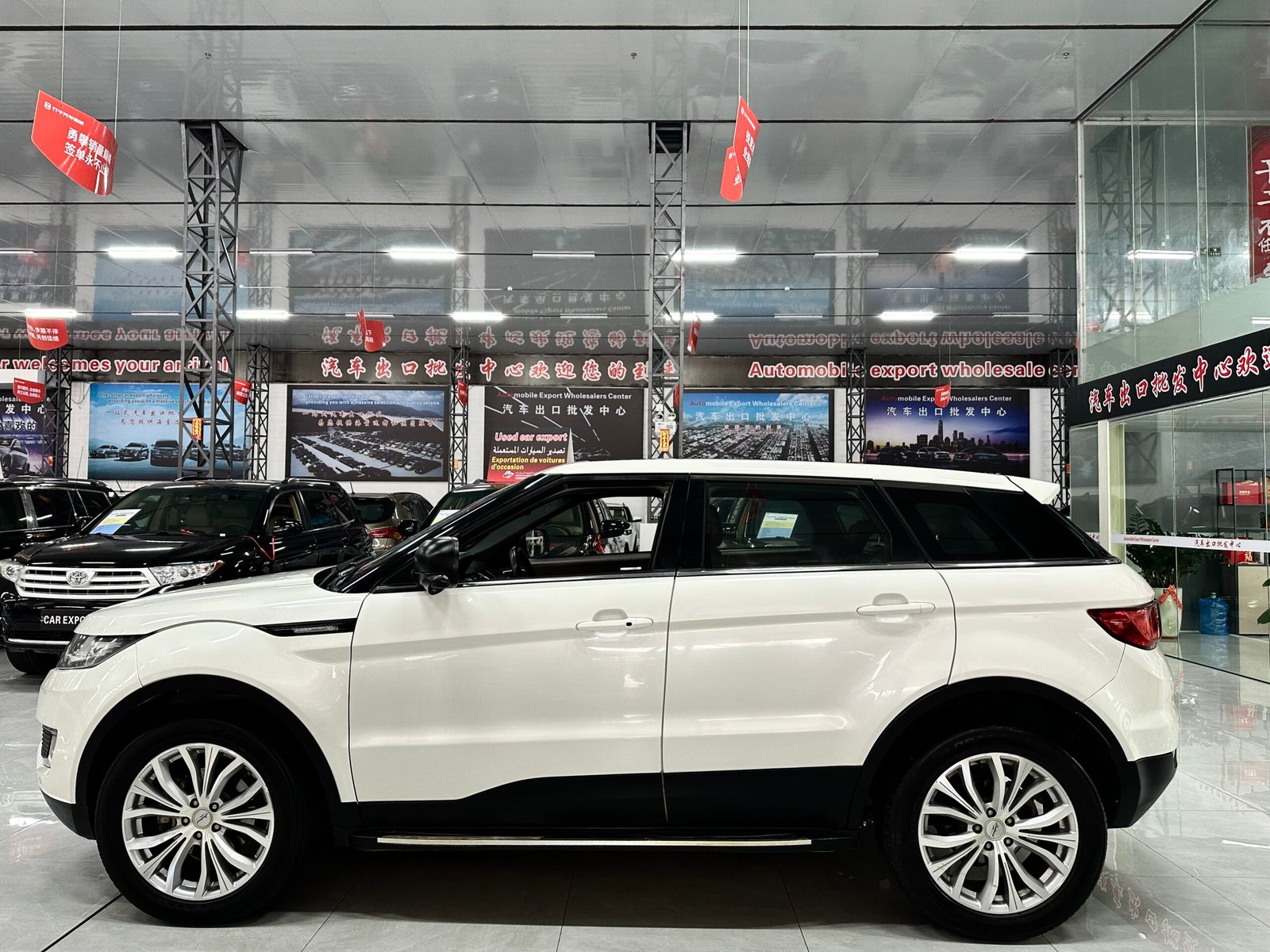 JMC Landwind X7 2.0T 2016 Used 5-Seater Compact SUV (White) - Image 4