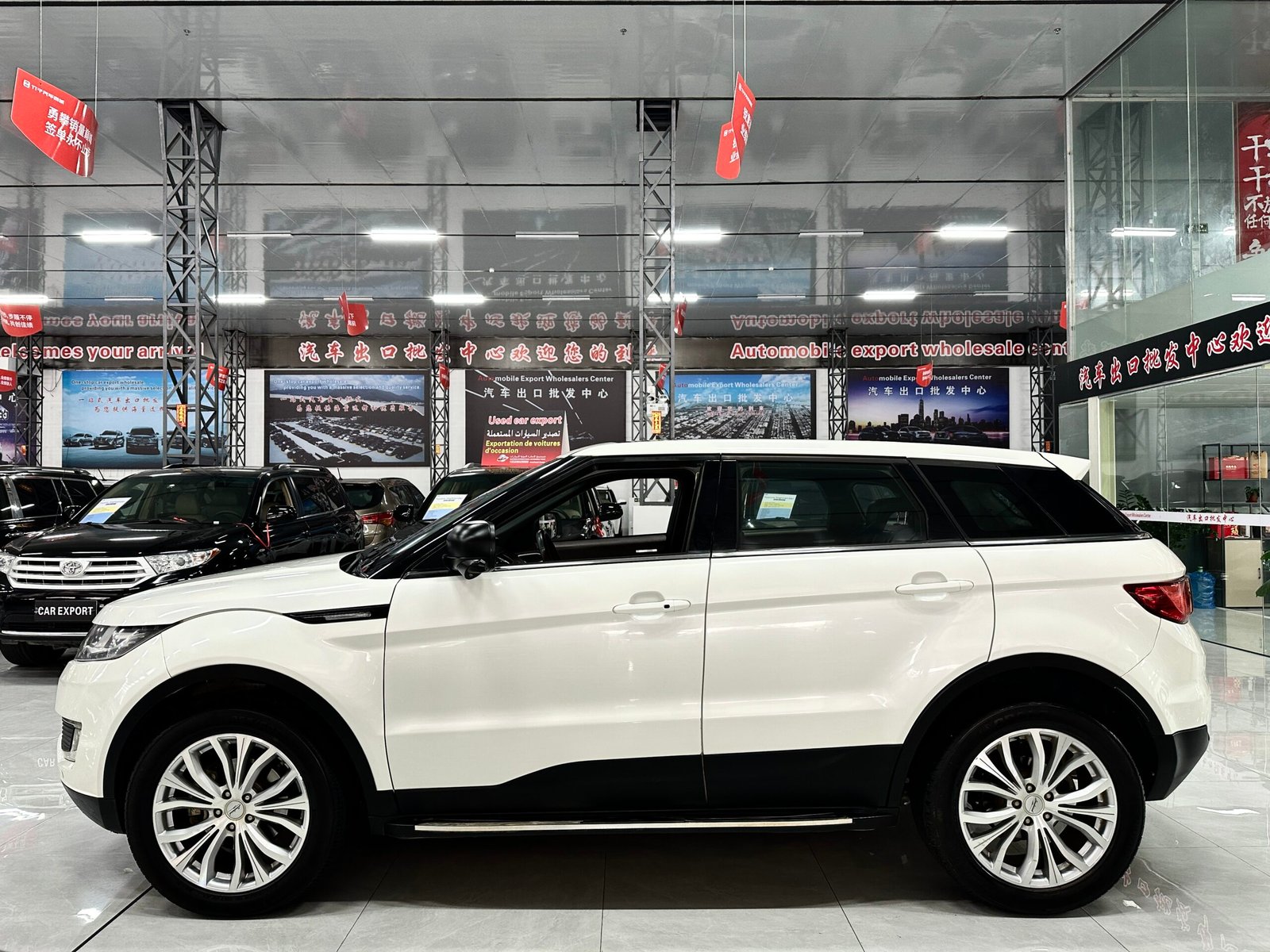 JMC Landwind X7 2.0T 2016 Used 5-Seater Compact SUV (White) - Image 5