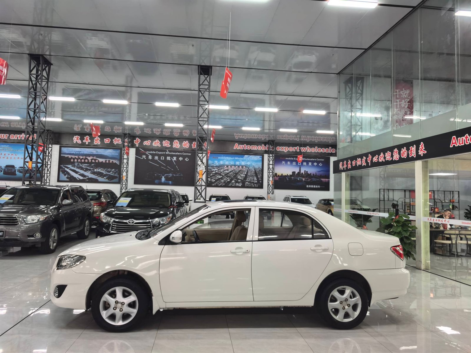 Toyota Corolla 1.6L 2014 Used Compact Sedan (White) - Image 4
