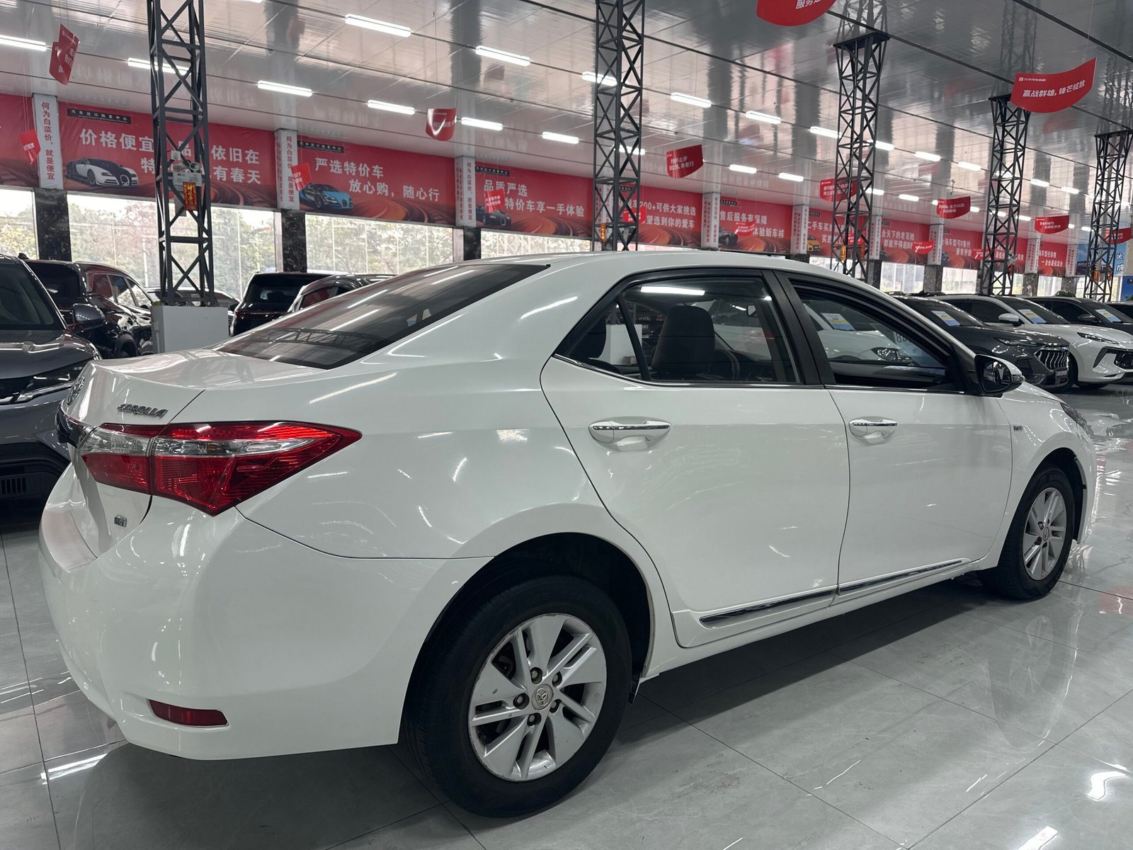 Toyota Corolla 1.6L 2016 Used Compact Sedan (White) - Image 6