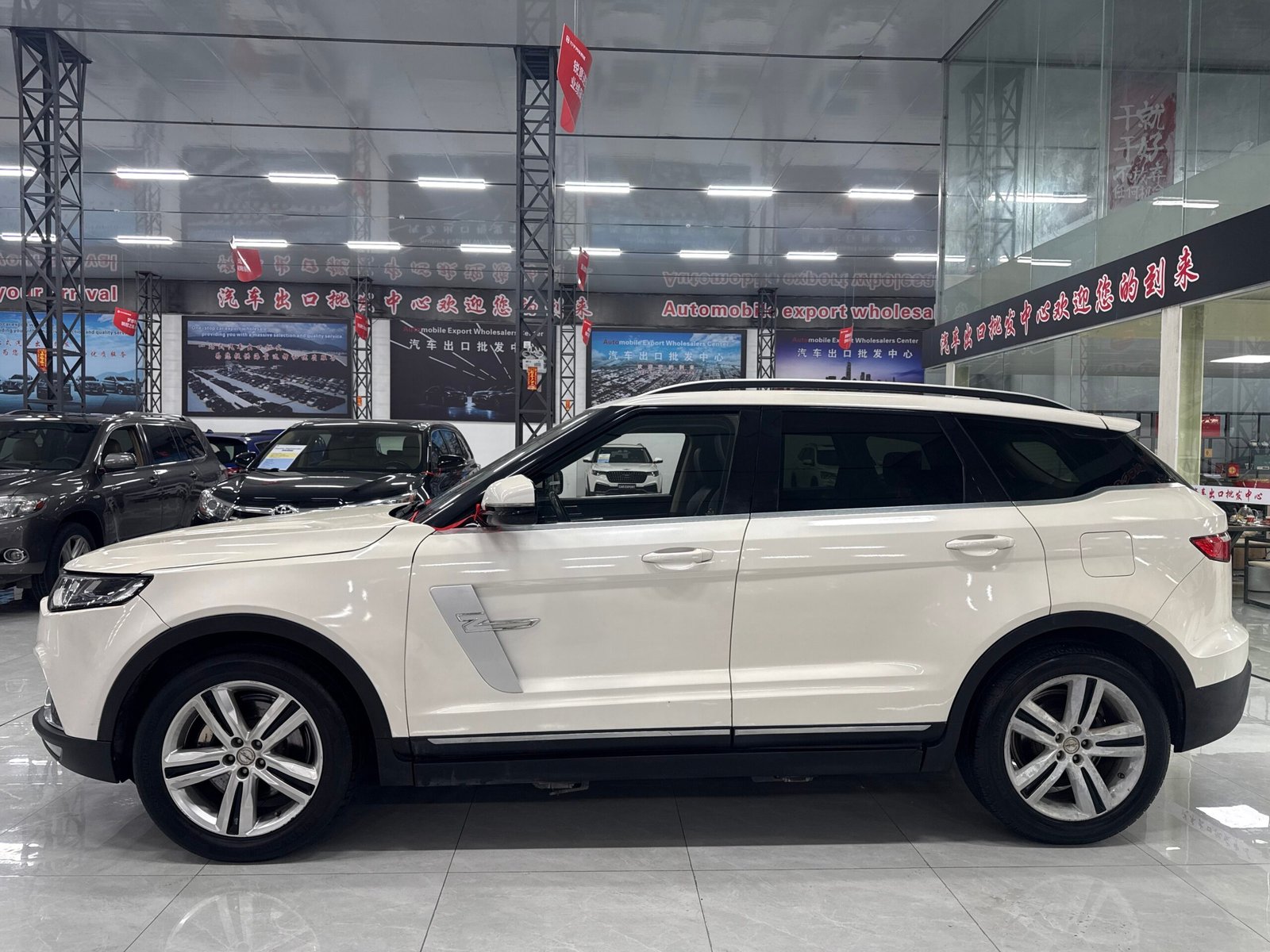 Zotye T700 2.0L 2017 Used Mid-size SUV (White) - Image 4