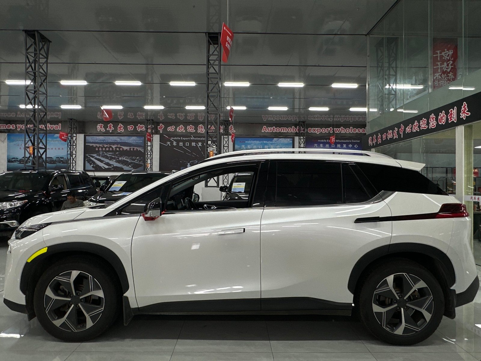 Aion V 2022 Used 5-Seater Pure Electric Compact SUV (White) - Image 4