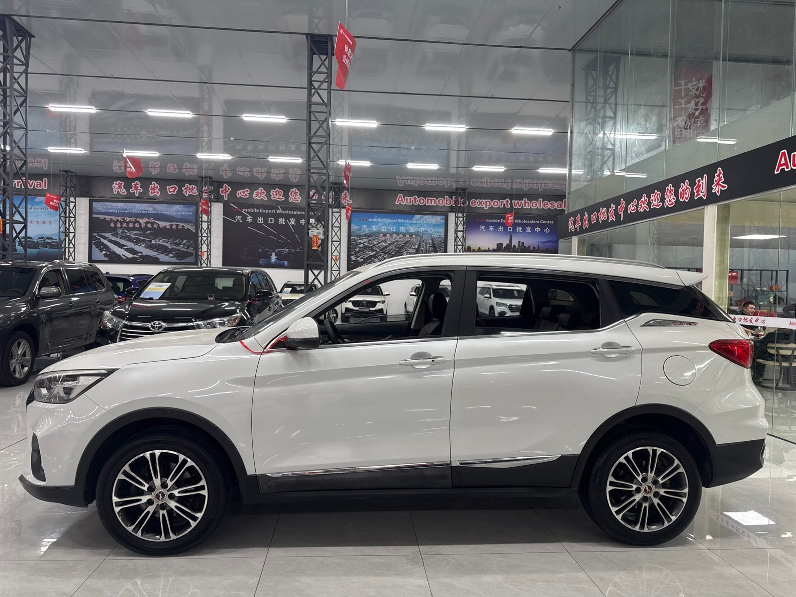 Hanteng X5 1.5T 2019 Used 5-Seater Compact SUV (White) - Image 4