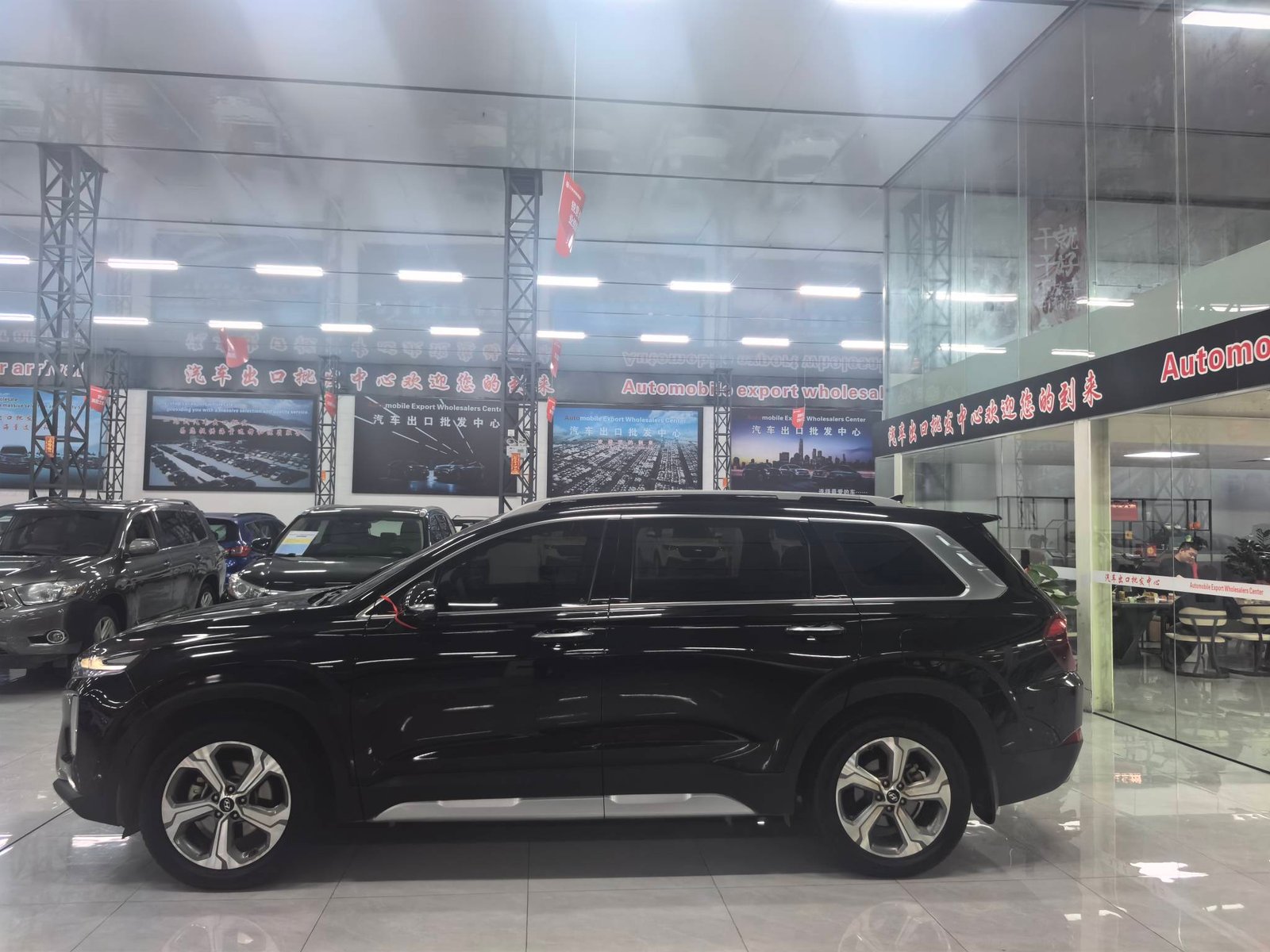 Hyundai Santa Fe 2.0T 2019 Used 6-Seater Mid-size SUV (Black) - Image 4