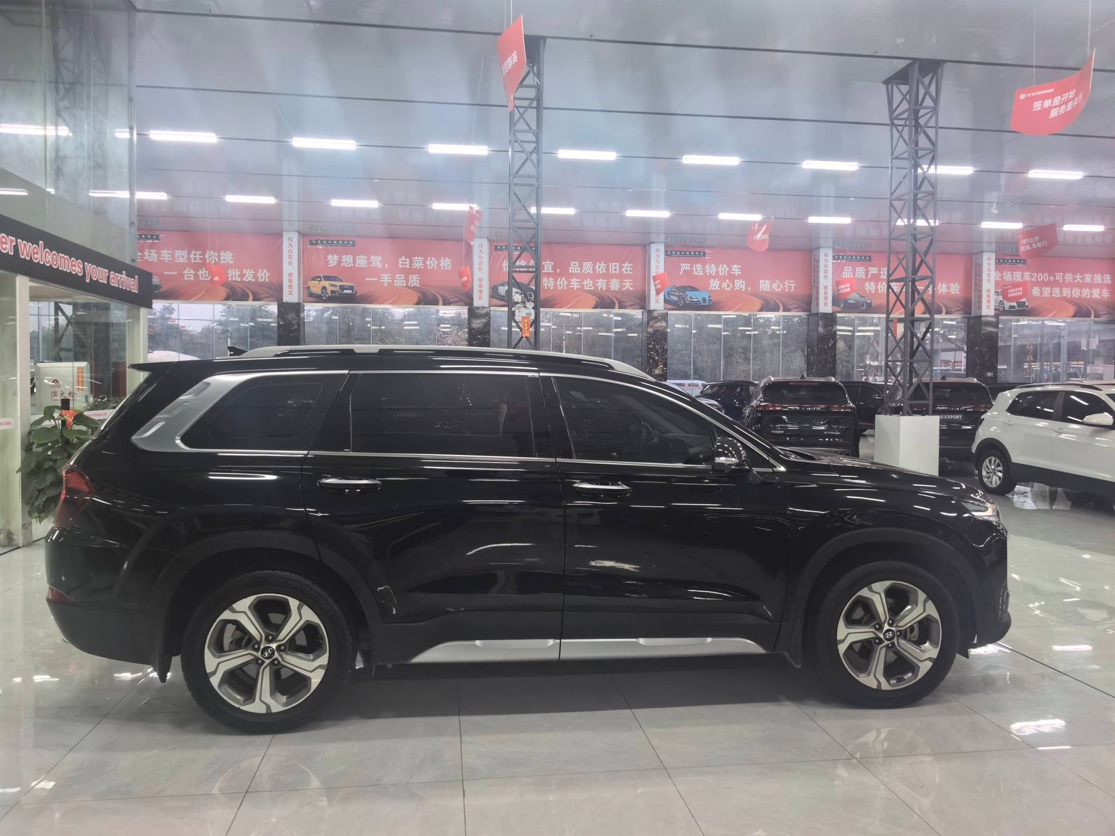 Hyundai Santa Fe 2.0T 2019 Used 6-Seater Mid-size SUV (Black) - Image 5