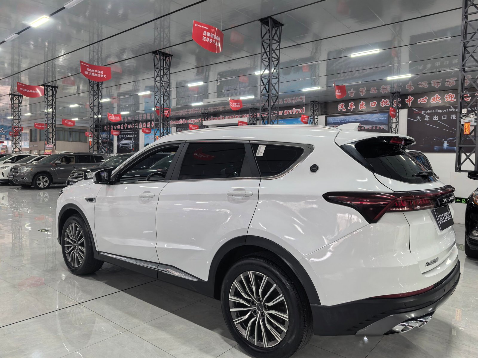 Jetour X70 PLUS 1.5T 2023 Used 7-Seater Mid-size SUV (White) - Image 7