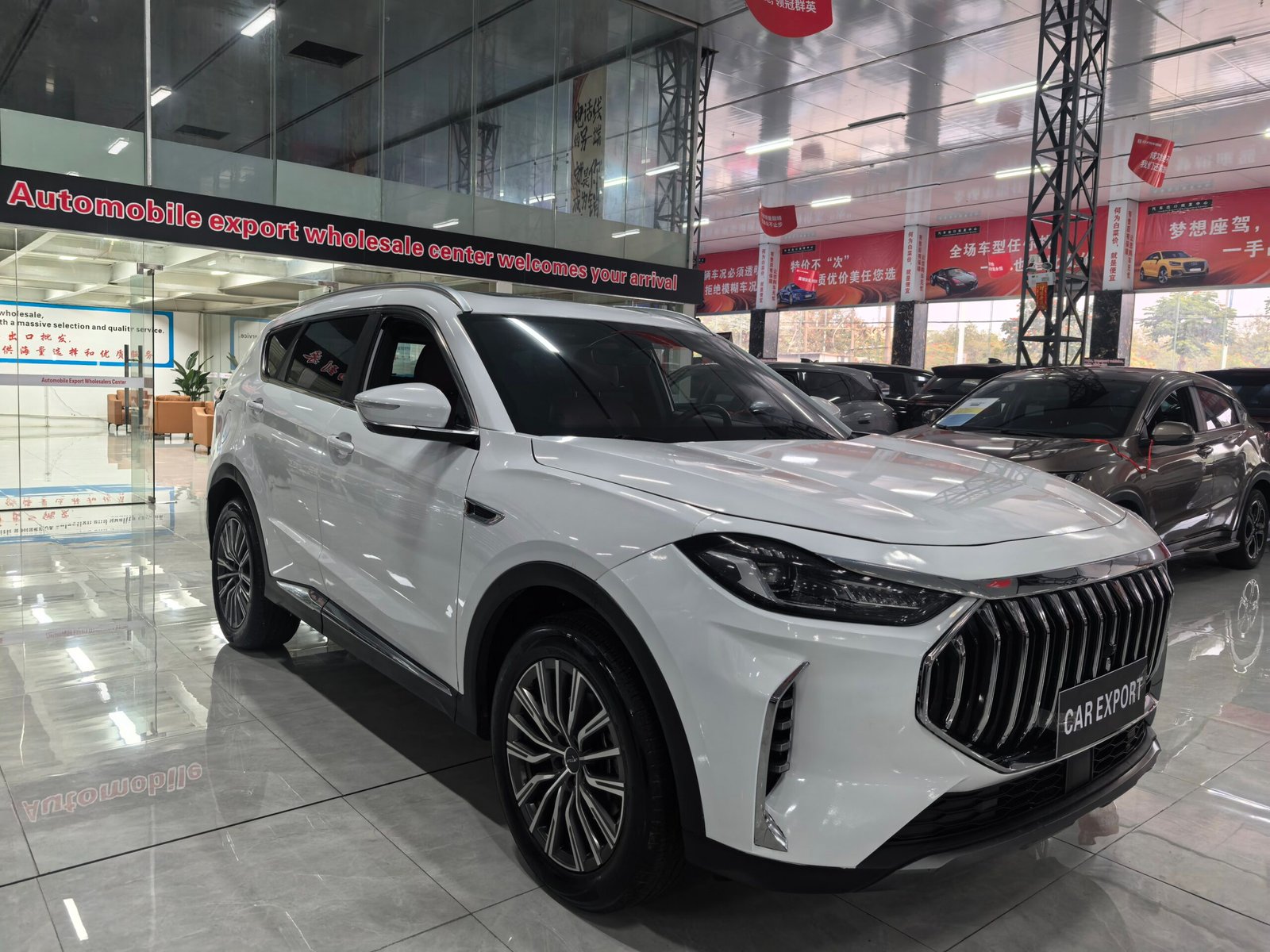 Jetour X70 PLUS 1.5T 2023 Used 7-Seater Mid-size SUV (White) - Image 5