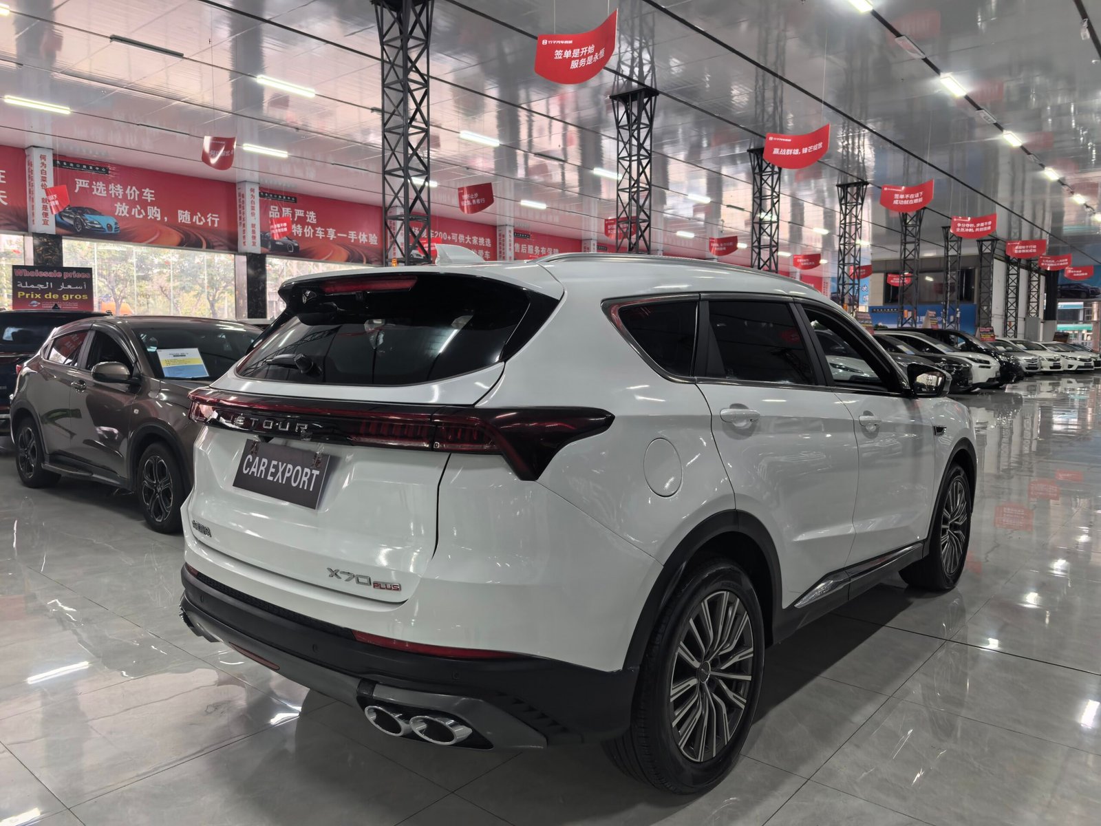 Jetour X70 PLUS 1.5T 2023 Used 7-Seater Mid-size SUV (White) - Image 6