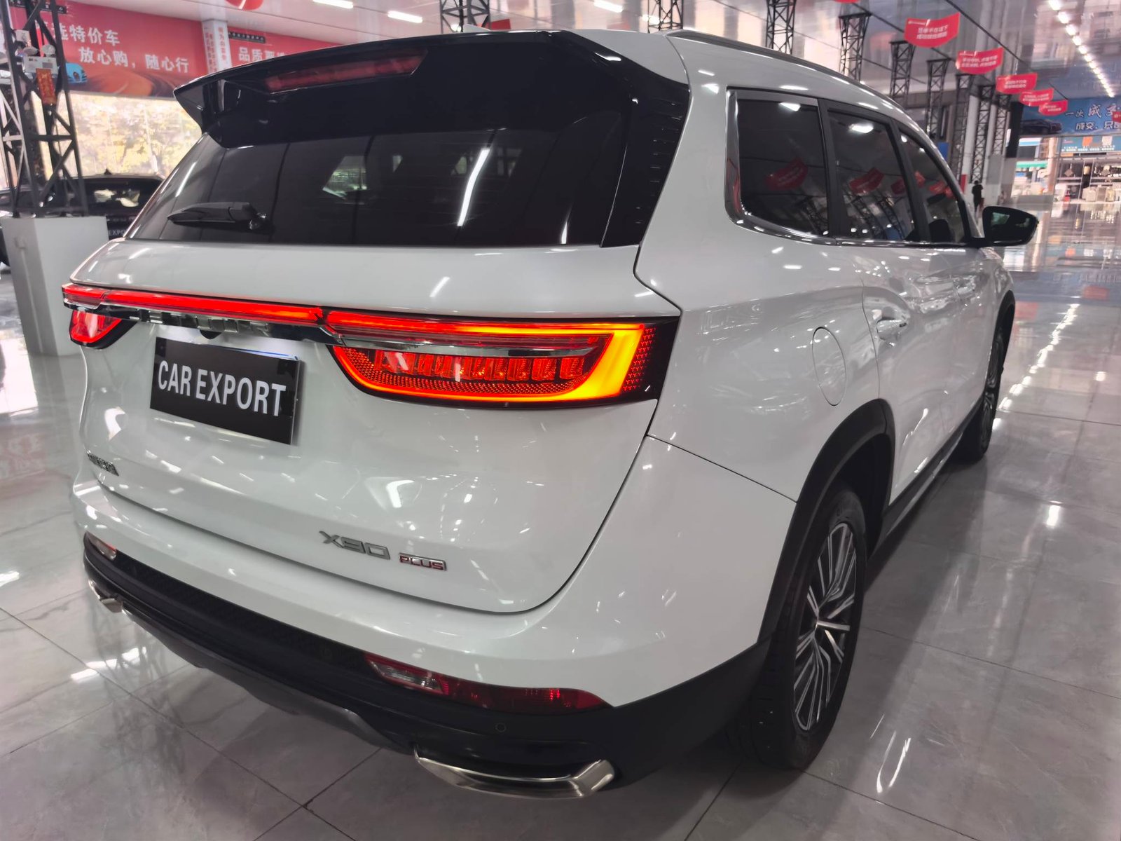 Jetour X90 PLUS 1.6T 2023 Used 5-Seater Mid-size SUV (White) - Image 5