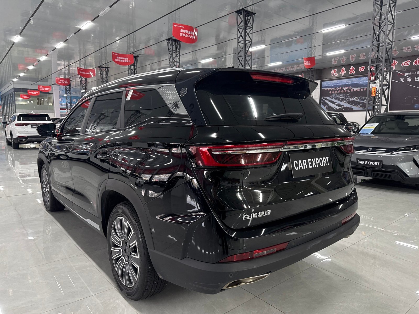 Jetour X90 PRO 1.6T 2024 Used 7-Seater Mid-size SUV (Black) - Image 4