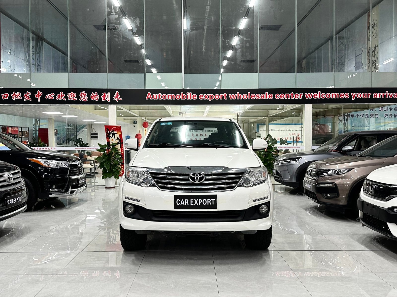 Toyota Fortuner 2.7L 2015 Used 7-Seater SUV (White)