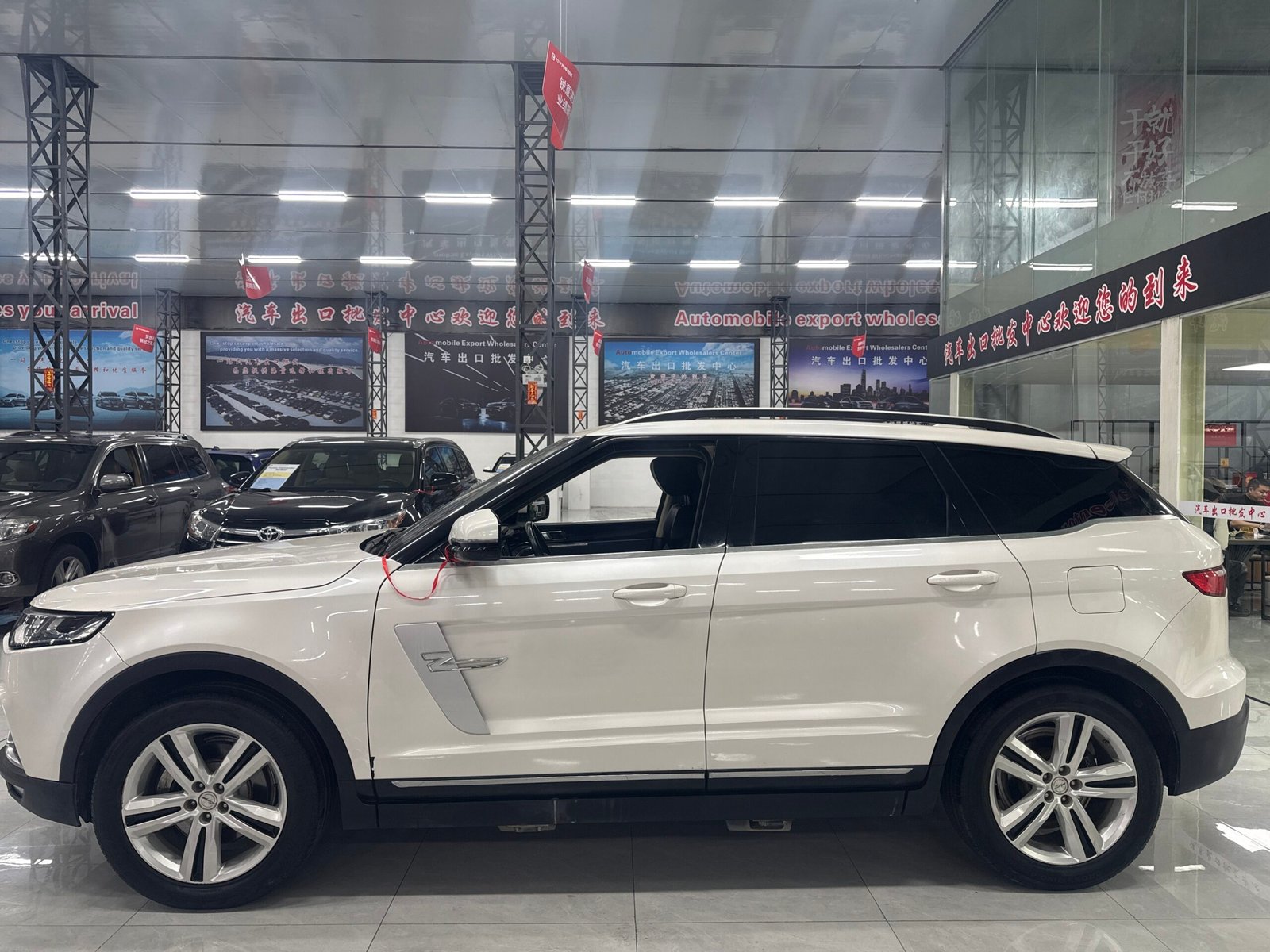 Zotye T700 1.8T 2018 Used 5-Seater Mid-size SUV (White) - Image 4
