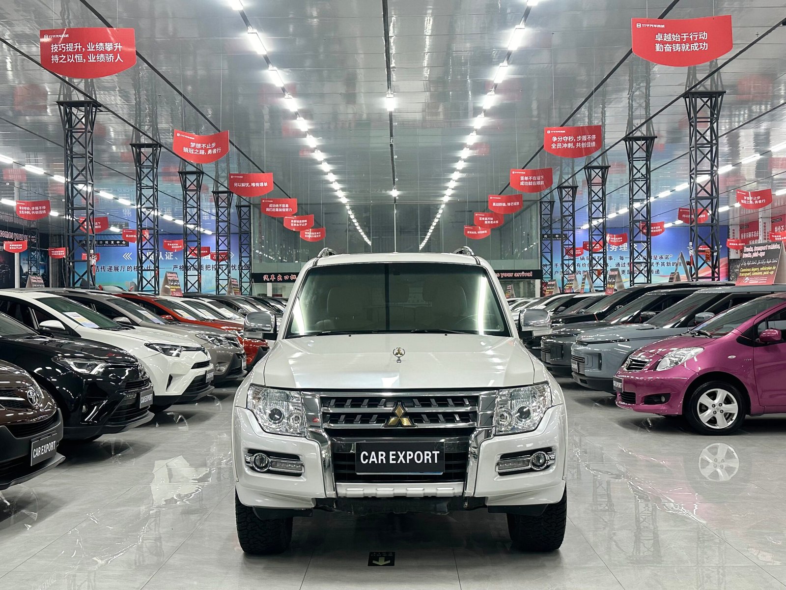 Mitsubishi Pajero 3.0L 2019 Used 7-Seater Off-Road SUV (White)